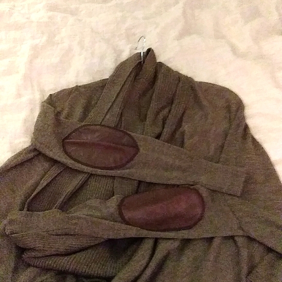 Women's FAB LUX Merino Wool Cape w/Cowl Neck+Chic Capped Leather Elbows. Sz:S - Picture 4 of 8